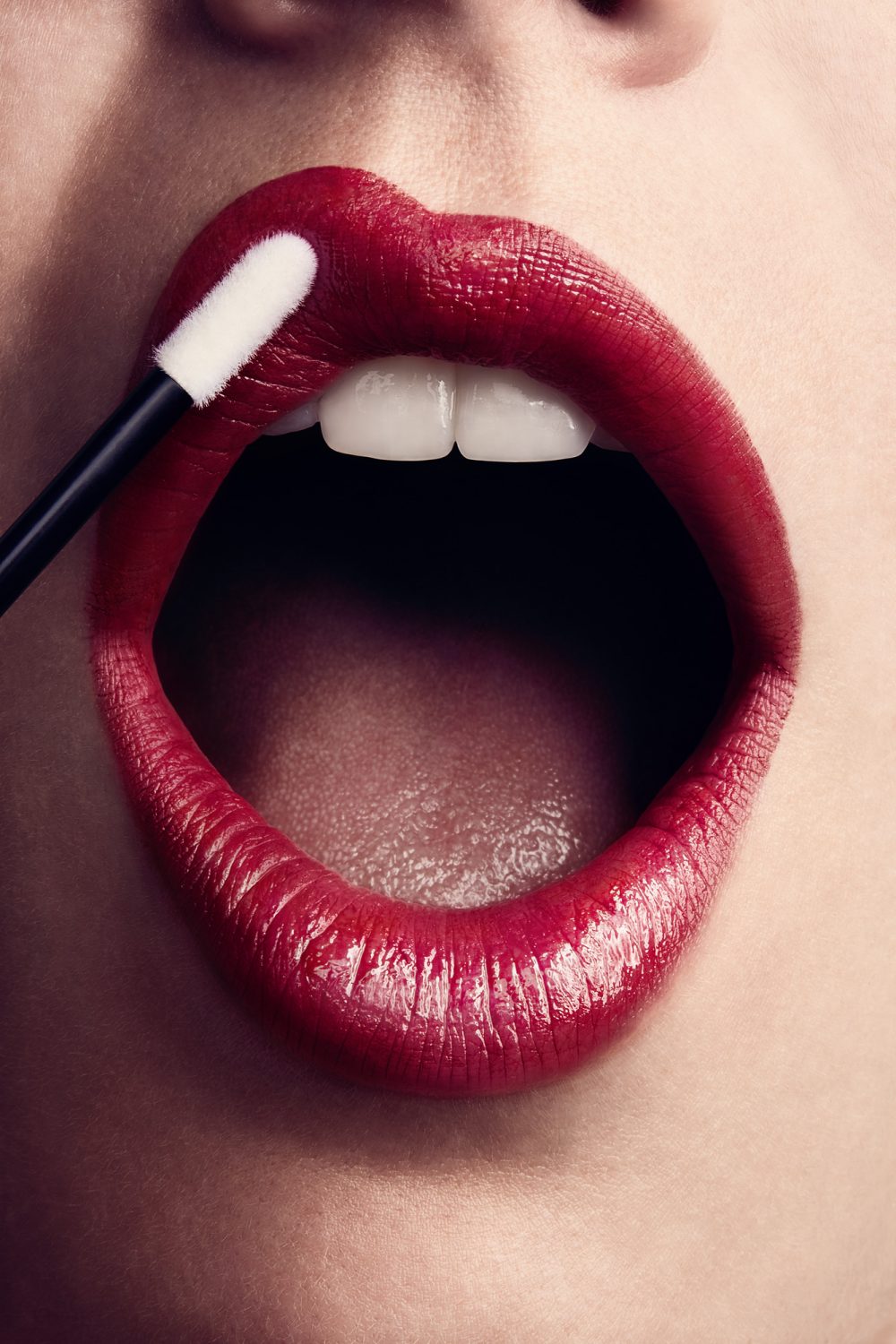 Beauty Close up von roten Lippen und einem geöffneten Mund