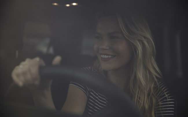 Portrait von einer Frau in einem Auto in Los Angeles